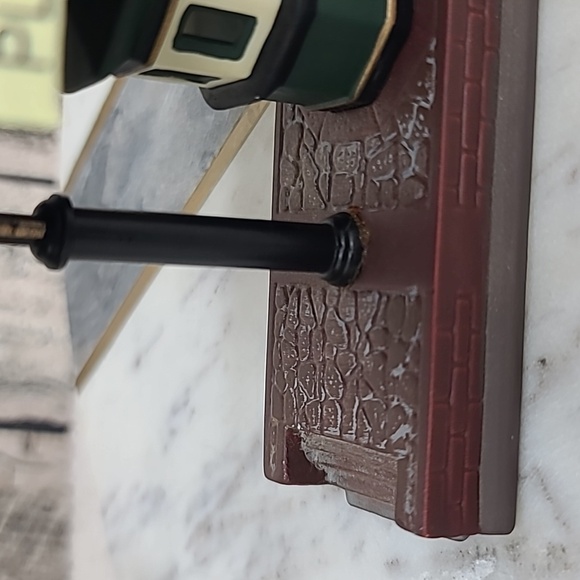 Department 56 Vintage Heritage Village Collection "Victoria Stn. Train Platform" - Picture 7 of 17